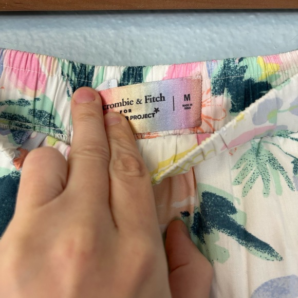 Abercrombie & Fitch Women’s Pastel Floral Ruffle Tiered Maxi Skirt - Picture 4 of 12